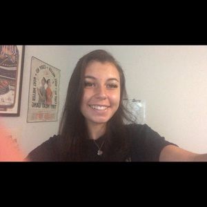 Meet your Posher, Claire